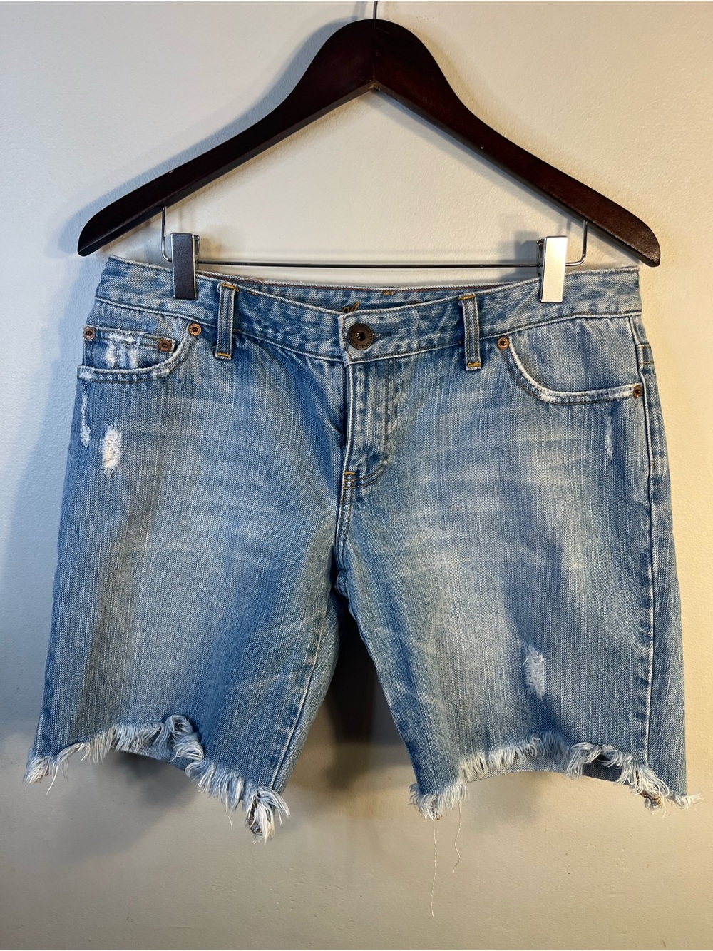 Old Navy Denim Shorts Distressed Light Blue Women’s Size 6